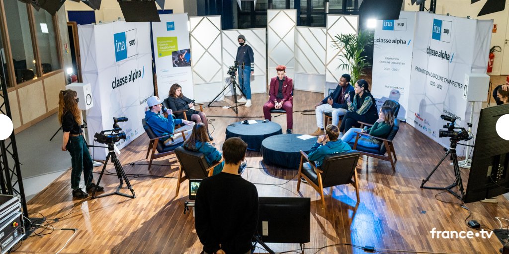 Francetele's tweet photo. 🤝 @Francetele partenaire de l'@Ina_audiovisuel pour développer "classe alpha" ↓

Un dispositif inédit d’insertion professionnelle de jeunes sans condition de diplôme.

[CP] https://t.co/bBkhrlAOyW https://t.co/O5dNWcgjxA