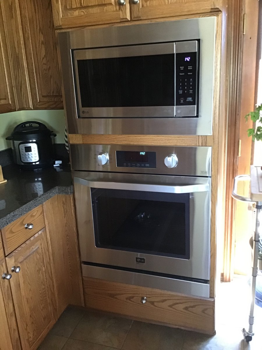 30" custom microwave trim kit for an LG microwave, model # LMC2075ST
+
Custom wall oven filler strip for an LG, model # LSWS307ST

trimkitsusa.com