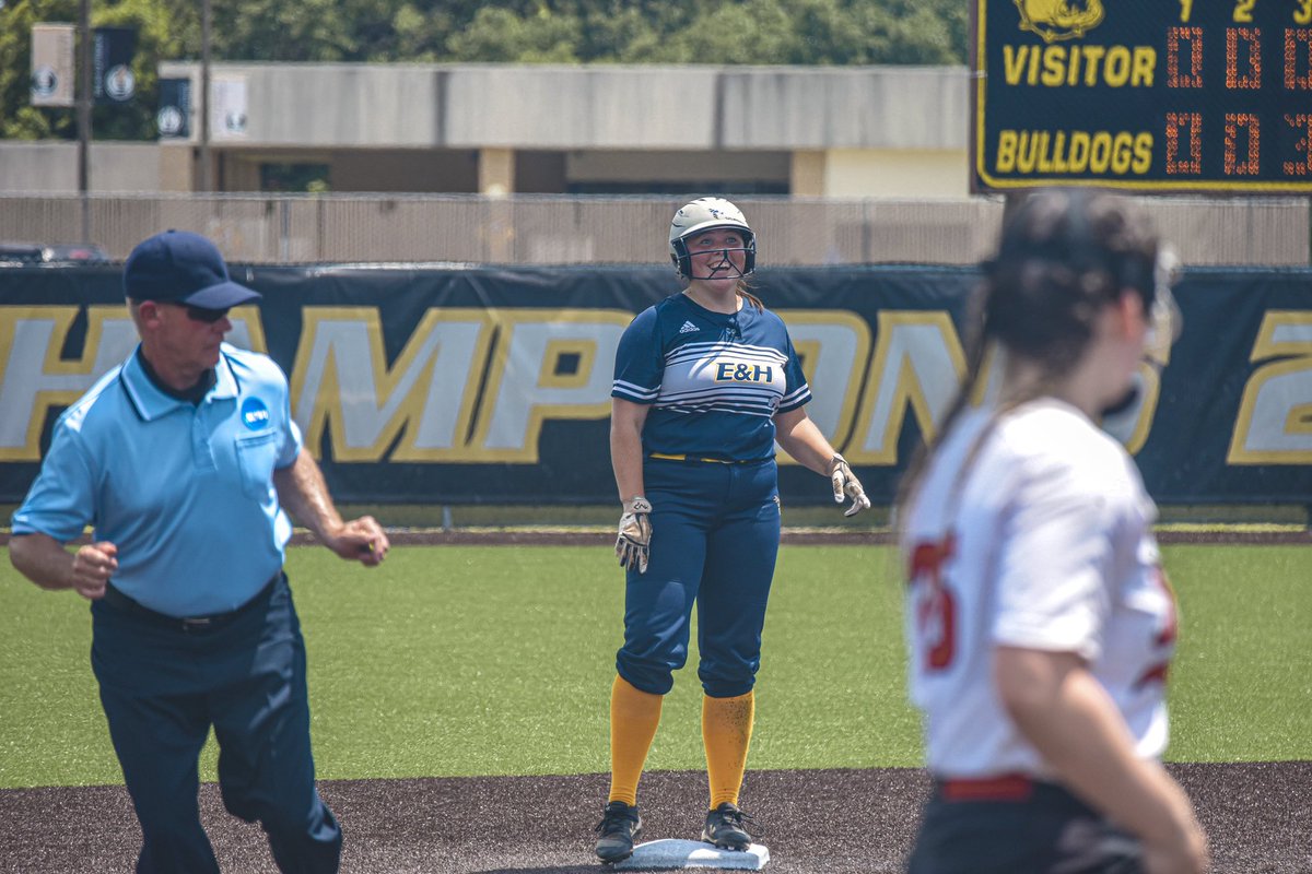 Happy Birthday to our sophomore catcher Morgan Silvis!! Morgan hits dingers, throws out runners, and makes us all laugh!! Oh, and she kills it in the classroom with some of the most artistic note taking ever! We love you, Mo, and hope you have a wonderful birthday! 🥳 🎂