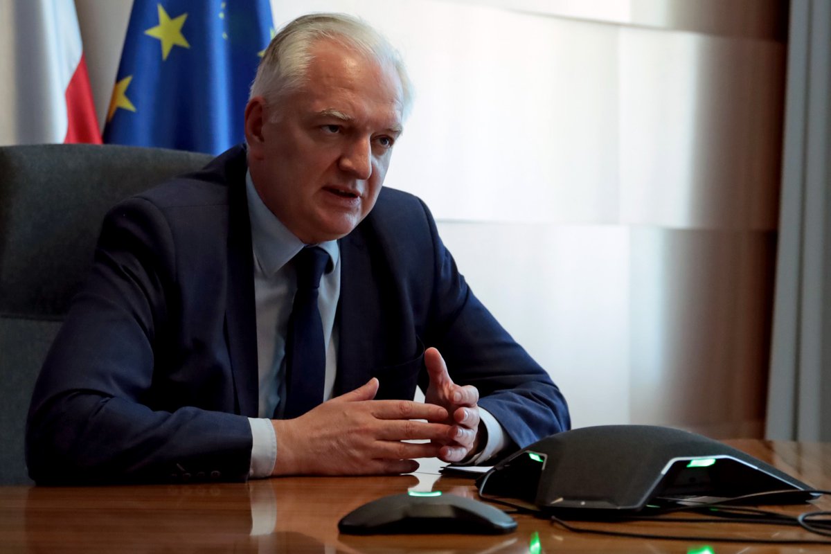 MRiTGOVPL's tweet photo. 💬 Cele klimatyczne to b. ważny temat dla #MRPiT. Zielona Transformacja to szansa na rozwój nowych, zielonych miejsc pracy w sektorach związanych z #OZE i budownictwem - premier @Jaroslaw_Gowin @LIFE_Malopolska. https://t.co/agb3ubg4UO