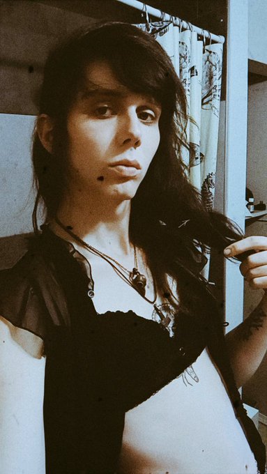 6'2" and lookin' at you.
💋☠️
#TallGirlTwitter #transwoman #witch #valkyrie #vulva https://t.co/Un1Nk