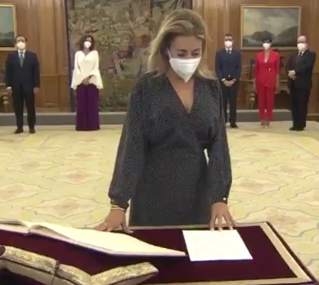 Enhorabona als companys <a href="/miqueliceta/">Miquel Iceta Llorens /🌹🇺🇳</a> i <a href="/raquelsjimenez/">Raquel Sánchez</a> per les noves responsabilitats que passeu a exercir com a Ministres. Sabem que la vostra feina serà impecable per fer el govern encara més verd, digital i feminista! 🤩