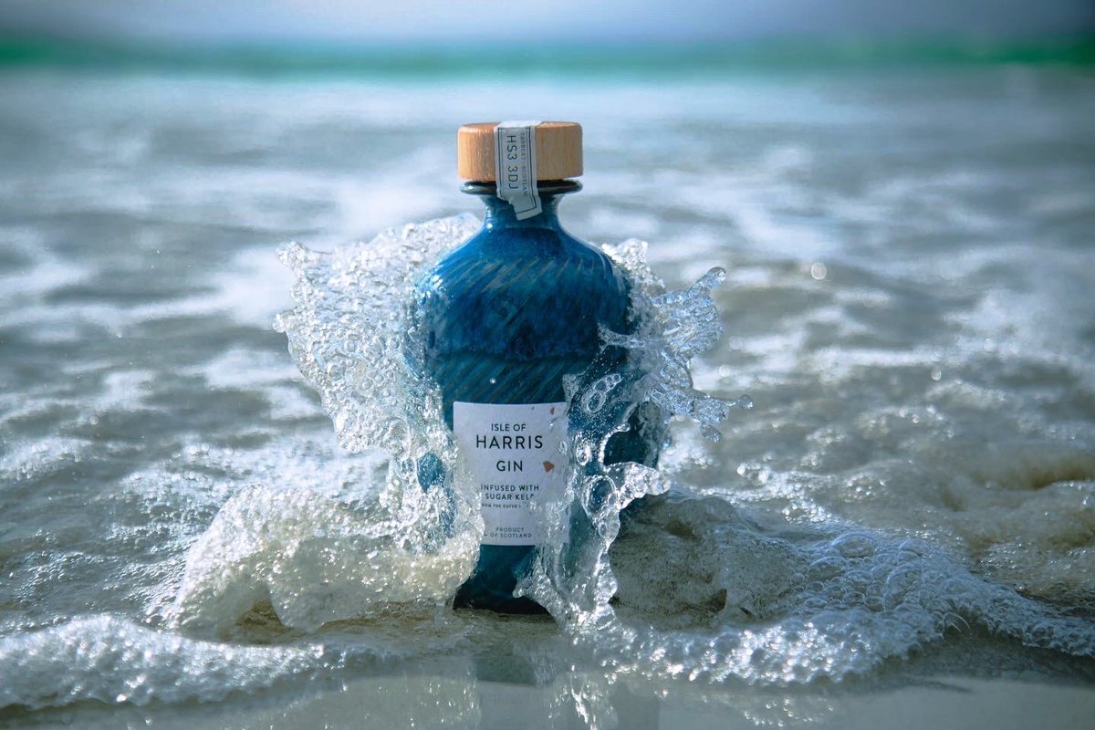 We start the week here in Harris with this stunning image of one of our Cèilidh bottles taken on Luskentyre beach. 📸©Briege Scordecchia #IsleofHarris #HarrisGin
