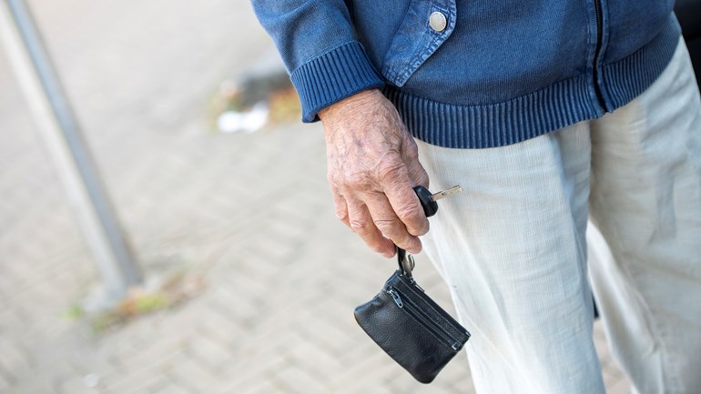 Bejaarde automobilist beboet voor ernstig ongeval met fietser: Een 83-jarige man uit Geesbrug moet voor het veroorzaken van een ernstig ongeval op de Johannes Poststraat in Nieuwlande een boete van 700 euro betalen. De man reed op 27 september 2018 een