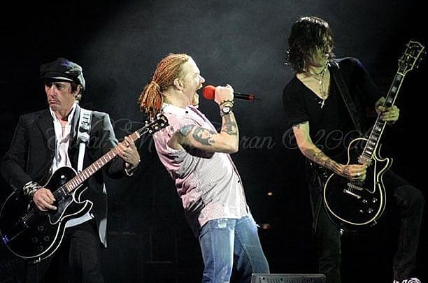 Izzy Stradlin, Axl Rose and Richard Fortus during show at Turkcell Kurucesme Arena in Istanbul, Turkey 🇹🇷 July 12, 2006.
📸: Erdal Mahir Cüran