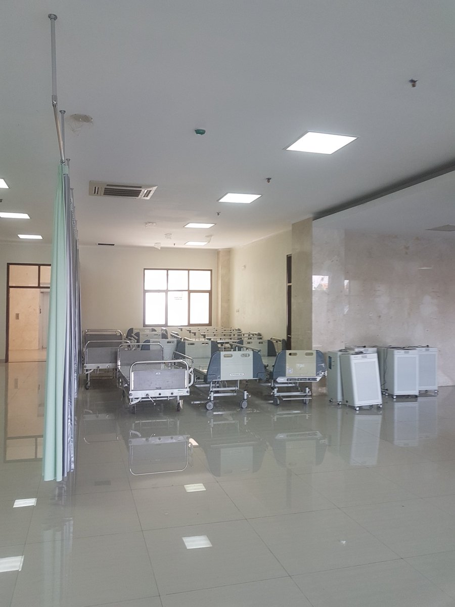 AbitamaPutra's tweet photo. @FXHarminanto Update

Bangunan sudah mulai di isi hari ini. Untuk sementara bed didatangkan dari RSUD sleman dan proses pengisian rumah sakit terus dikejar. Info nya akan di isi 100 bed untuk pasien covid ringan dan sedang.
Saya juga ikut mengisi alat di rumah sakit ini https://t.co/1gHRLnYZTm