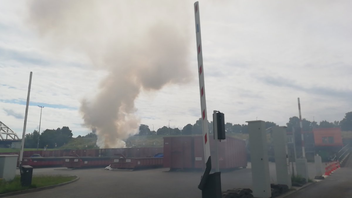 Melding brandweer Crezéepolderweg Hendrik-Ido-Ambacht inzake middelbrand