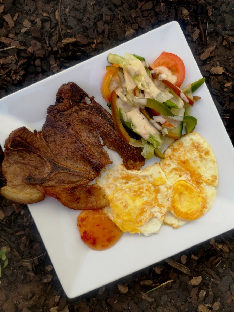 NevariMpho's tweet image. Breakfast served 😋🍑
Nothing hectic
Pork, Eggs and Greek salad
@Fikz_the_Cook 
#Magickitchen
#BLUZA_za
#ITISNOWORNEVER
#WORKINPROGRESS
#CONSISTENCY
#DEDICATION
#DETERMINATION
#BEKINDTOYOURSELF
#KEEPTHEFAITH
#ITISWELLWITHMYSOUL