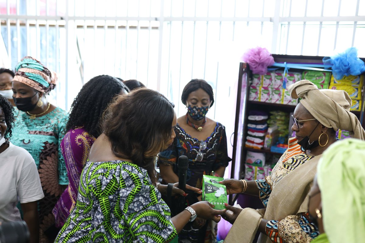 PDICHng's tweet photo. @PDICHng E.D @NasEbiere presenting PDICH Eco-friendly Disposable Pad initiative tothe minister @FMWA_ng HerExcellency @PaulineKTallen She stressed that the initiative willpromote Menstrual Health &amp; Hygiene for women&amp; girls &amp;reduce #periodpoverty inNigeria
#pdich
#mondaythoughts https://t.co/CR7v2kxc9U
