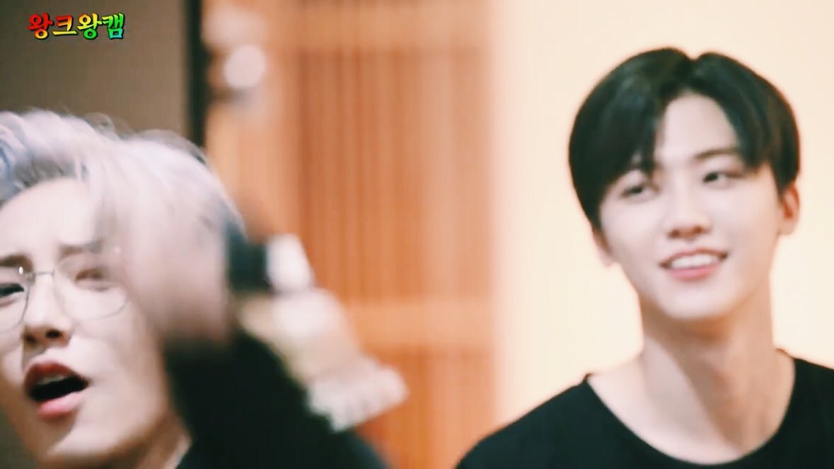 renmination's tweet photo. jaemin be like “dance later, look at renjun first” hajanskajs 💃🏻 https://t.co/mDjufNF2eX
