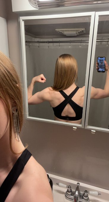 Just need my goddamn quads to grow the way my back does 😅 https://t.co/K3uQ2kP5XL