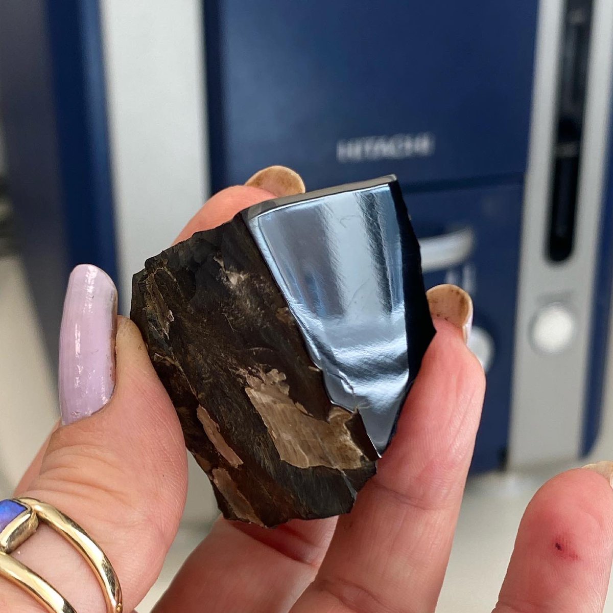 JetSarah's tweet image. Jet from Germany. Who knew! Well I did know, but this is the first time I’ve got my hands on specimens. The quality is fantastic, can’t wait to get it in the lab!
#whitbyjet #germanjet #gagat #gagate #jetresearch #gemmology @ArcDurham