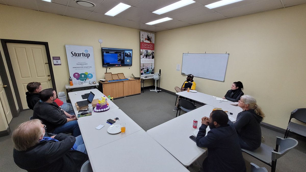 Toowoomba coders and makers meetup on tonight, they're on FB. <a href="/sjpiper145/">Steph Piper</a> <a href="/joolz2k1/">Julian Clarke</a> @jcat7414