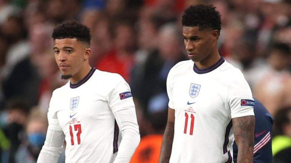 بوريس جونسون يدين الإساءات العنصرية التي تعرض لها 3 لاعبين إنجليز عقب نهائي يورو 2020