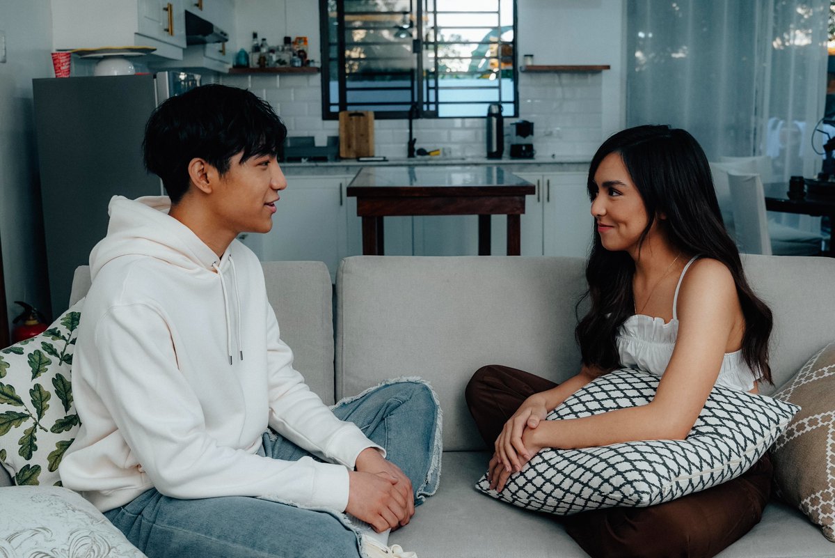 UMG_PH's tweet photo. Nakakamiss ang Darren x Kyline hours 😪 Pero anyway, meron kami surprise ulit for you besties! Alam niyo na yan on Wednesday 👀 Listen to Darren - Tama Na https://t.co/FvmpQET7yb #DarrenKylineFriendshipTest @Espanto2001 @2002kyline https://t.co/YdmlxUIICN