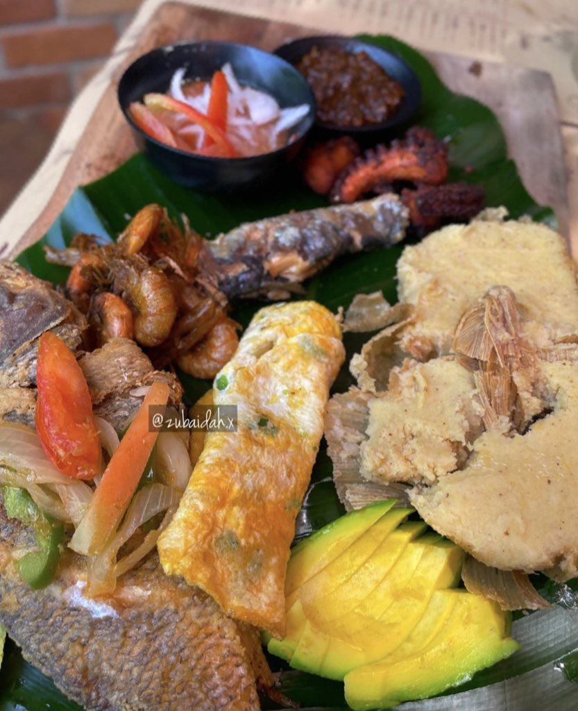 zubaidah_x's tweet photo. Kenkey platter (comes with a drink &amp; dessert)
💸¢100
📍The Buka Restaurant, Osu
📞 +233 24 432 6559

Kenkey is top 2 Ghanaian meals, and it isn’t #2! Buka has this today &amp; every Monday, and you absolutely need to try it😍. https://t.co/WpnsGPCJbo