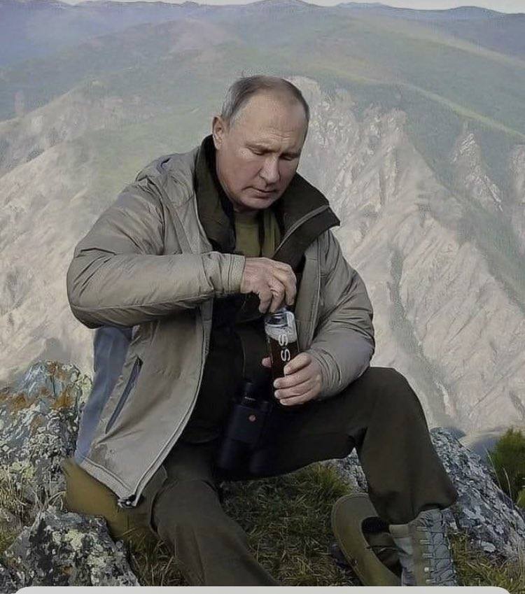 VLADIMIR POUTINE sur l'homosexualité
«Les termes "père" et "mère" resteront tant que je serai Président.. et il n’y aura jamais de mariage homosexuel dans ce pays (Russie) tant que je serai au pouvoir..si on est là, c’est bien parce qu’un Homme et une Femme se sont mis ensemble »