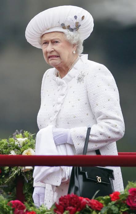 tauntrik_kanya's tweet photo. That moment when you realise stealing or snatching with force is not in the options, and you had to win it!
#itsnotcominghome #ITSCOMINGTOROME #ItsGoingRome #England #ItalyEngland #italy #Rome #EngItaly https://t.co/HPKS7OvY1m