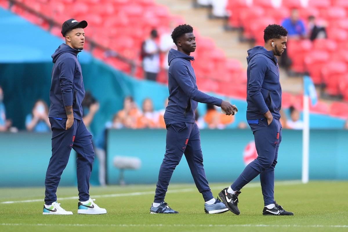 goal's tweet photo. Marcus Rashford 23 💫
Trent Alexander-Arnold 22 💫
Mason Mount 22 💫
Declan Rice 22 💫
Jadon Sancho 21 💫
Reece James 21 💫
Phil Foden 21 💫
Bukayo Saka 19 💫
Mason Greenwood 19 💫
Jude Bellingham 18 💫

This #ENG team are going to be a PROBLEM at the 2022 World Cup 🦁🦁🦁 https://t.co/SYVAKpUdxh