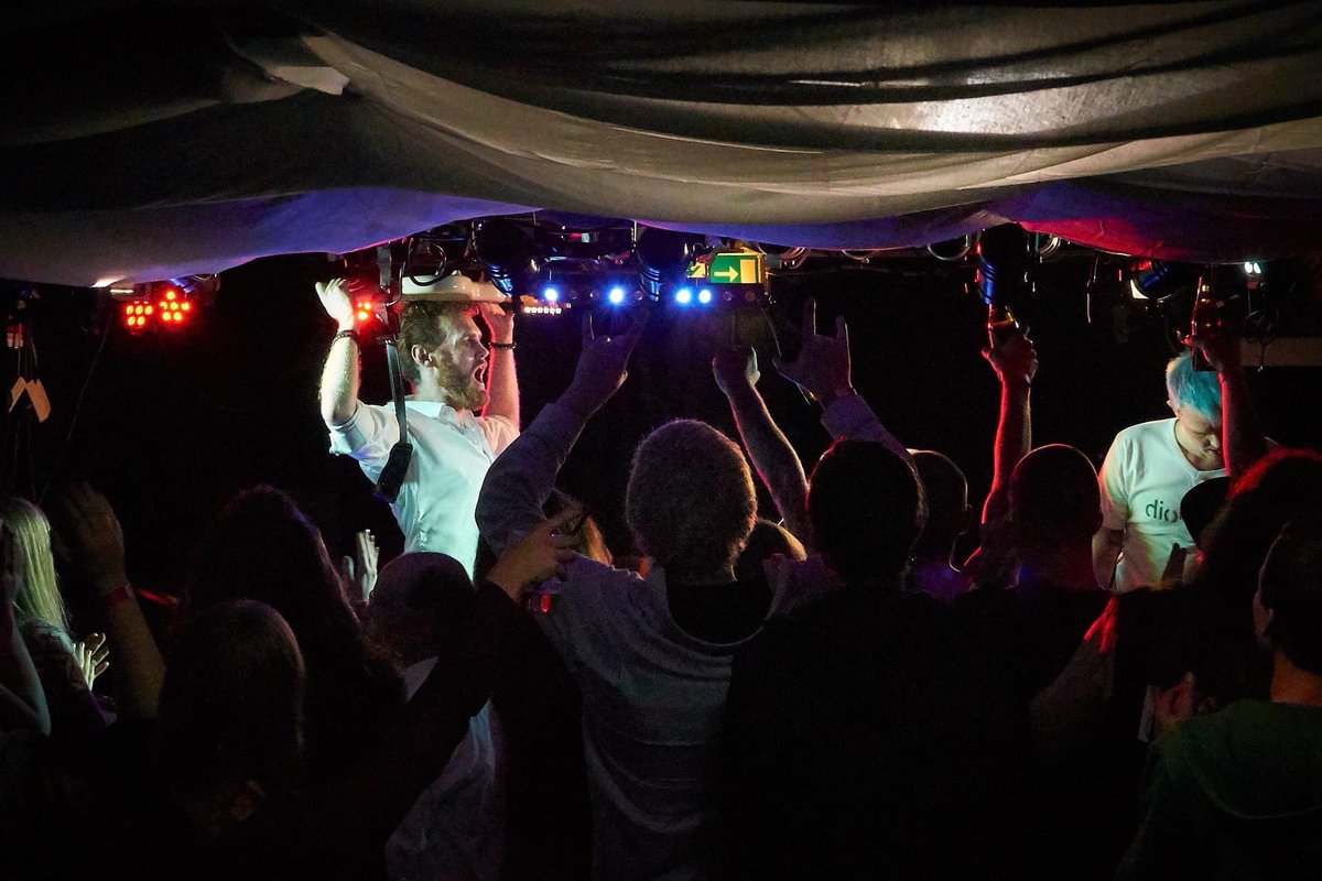 peterlnielsen's tweet photo. MEN:
Om en måned står jeg på en scene igen for første gang i 2 år, når @Dionesiaband giver deres første koncert siden vi udgav vores debutalbum! 💪🏼

Vi åbner Randers Festuge på @vonhatten den 13. August!

Håber at se en masse glade mennesker ❤️ https://t.co/02eTao378s