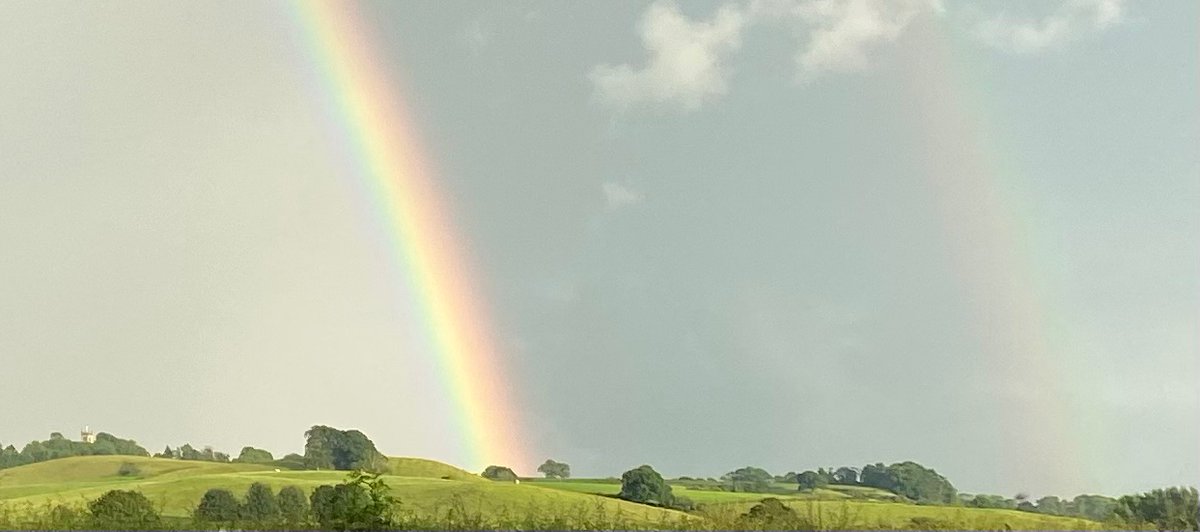 MumSteph's tweet photo. @JHenderson The whole @England team and your ethos has been one to admire. Manager &amp; Players all 1 family. St George’s Park is 1 mile behind the hill at the end of the rainbow. There has to be rain for a rainbow to shine. The future is bright🏴󠁧󠁢󠁥󠁮󠁧󠁿 https://t.co/mLewsbXmfQ