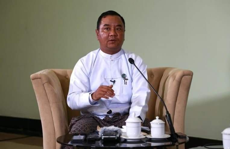 CsKyaw's tweet photo. Zaw Min Tun said that SAC has to take control of the Oxygen supplies by force to limit illegal sales of O2.That doesn't make any sense. Charity groups that distribute O2 for free are threatened by guns to stop helping those in needs.
#WhatsHappeningInMyanmar #July12Coup #O2Crisis https://t.co/FWYGWcpRQi