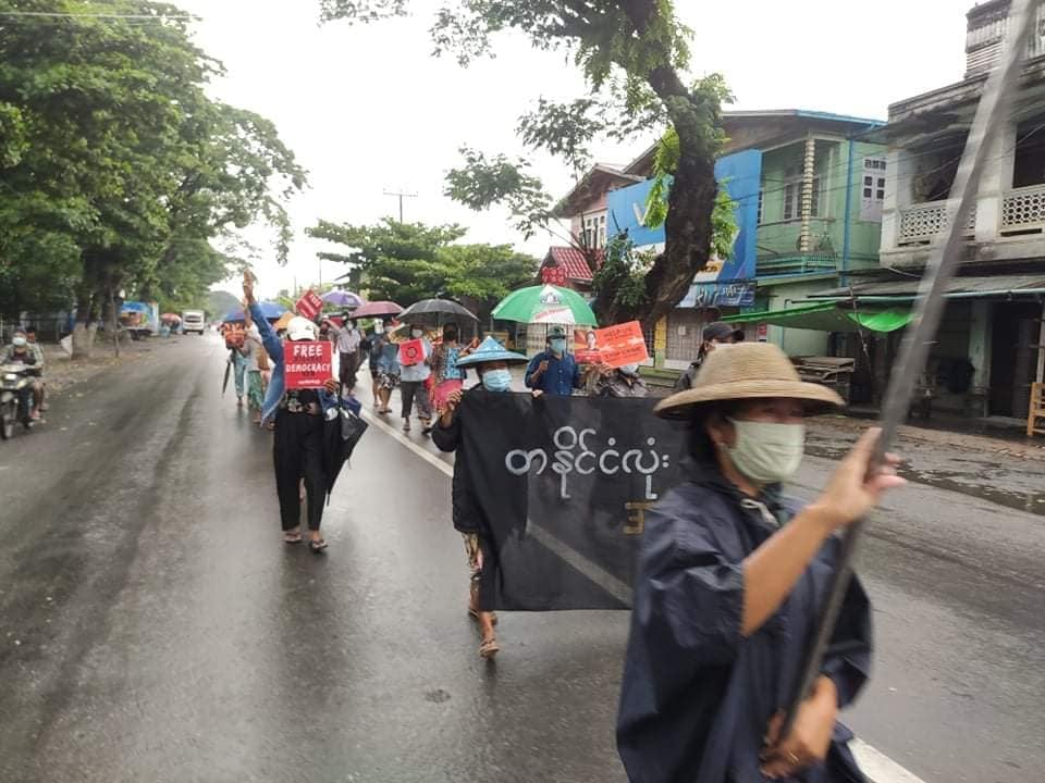 Myanmar_Now_Eng's tweet photo. Protesters in Kale, Sagaing, took to the streets in the rain to stage a flash protest against Myanmar's coup regime this morning (Jul 12). 

#WhatsHappeningInMyanmar https://t.co/vslo6lQzJJ