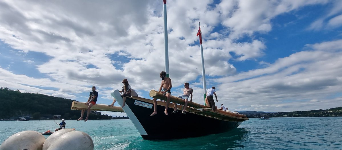 Son premier voyage ⛵
L'Espérance III est une reproduction de la mythique barque à voile latine qui naviguait sur le lac d'Annecy jusqu'en 1930. Avec des moteurs électriques en plus.
Reportage dans #LE13H <a href="/TF1LeJT/">Natalia Kowalski</a> <a href="/timforbin/">Tim Forbin</a>
<a href="/PRlacannecy/">Louise-Adélaïde Selle - PR Lac Annecy</a> <a href="/SavoieMontBlanc/">Savoie Mont Blanc</a>