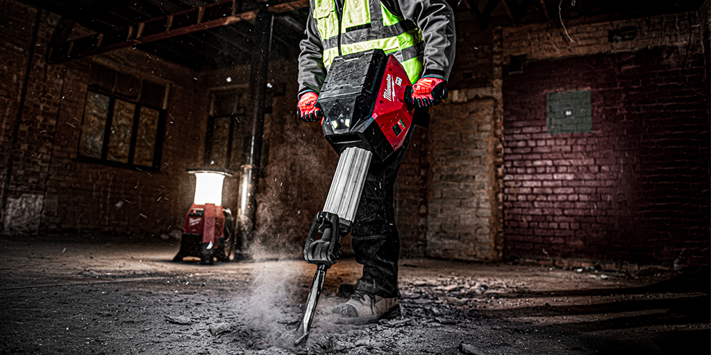 ZoneOutillage's tweet photo. Démolisseur HEX 28 mm MXF DH25H : démolition facile et rapide, en toute sécurité. Premier marteau de démolition HEX 28 mm sur batterie du marché.
@MilwaukeeTool

#milwaukeetools #cordless #MXfuel #onekey #redlithium https://t.co/T7VvNTIJcf