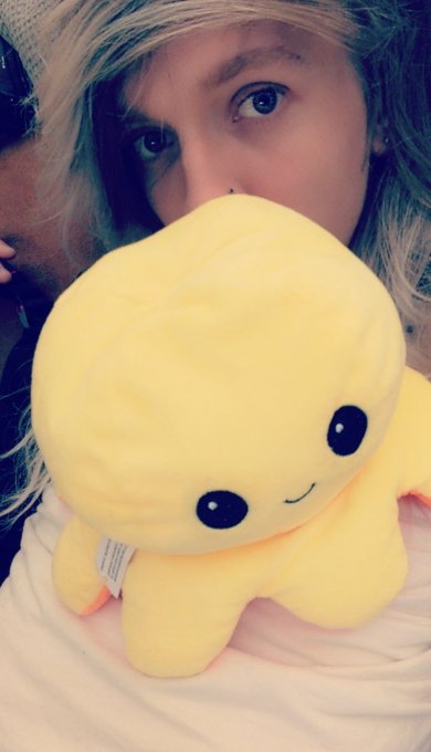 1 pic. When gaming vs. when no gaming https://t.co/FiOUL6O58Q