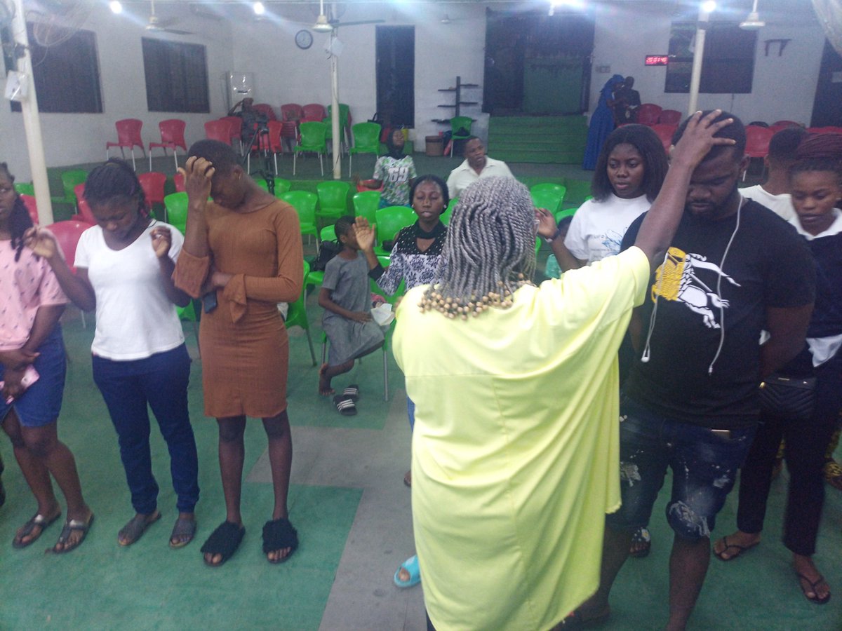 ffbcexperience's tweet photo. Pastor Folake Tijani with the youths @ the FFBC Wisdom for Youths Program

#Wisdom4Youths #W4Y #FFBCExperience https://t.co/eismBdH1xv