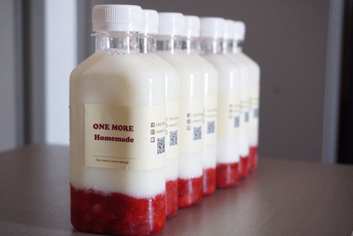 OneMoreHomemade's tweet photo. 🍓🥛Strawberry milk #นมสตรอเบอร์รี่
มีนมให้เลือก 4 แบบ
🥛Full fat milk  39฿ 4 for 150฿ 
🥛Fat 0% milk 39฿ 4 for 150฿ 
🥛Lactose-free milk 55฿ 3 for 160฿ 
🥛Almond milk 55฿ 3 for 160฿ https://t.co/2dvTrWOdn2