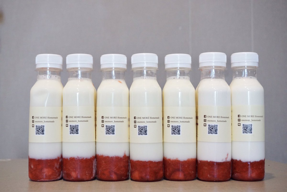 OneMoreHomemade's tweet photo. 🍓🥛Strawberry milk #นมสตรอเบอร์รี่
มีนมให้เลือก 4 แบบ
🥛Full fat milk  39฿ 4 for 150฿ 
🥛Fat 0% milk 39฿ 4 for 150฿ 
🥛Lactose-free milk 55฿ 3 for 160฿ 
🥛Almond milk 55฿ 3 for 160฿ https://t.co/2dvTrWOdn2