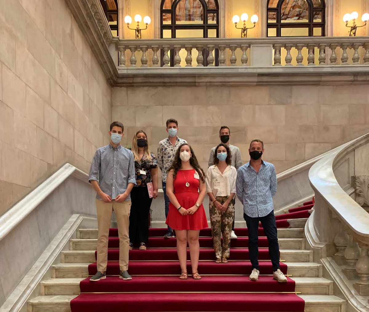 La <a href="/jsccatalunya/">JSC /❤️</a> tenim representació:

-A Ajuntaments de tot #Catalunya 🏘️🏙️

-Al #Parlament 🏛️

-Al #Congreso 🦁

-A #Europa 🇪🇺

Per coordinar la nostra feina amb la dels i les nostres càrrecs electes, avui inaugurem l'Oficina Parlamentària de la JSC! 

#LaJSCÉsImparable