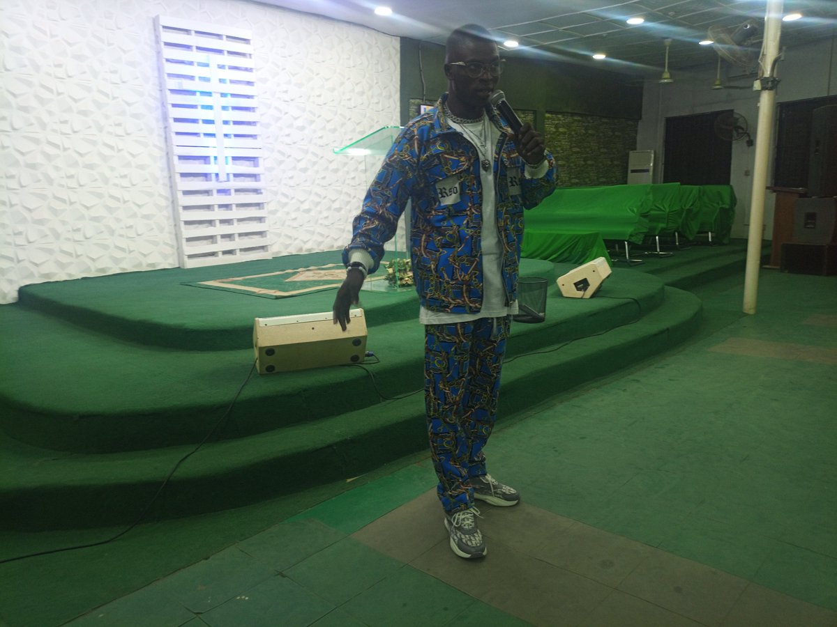 ffbcexperience's tweet photo. Samuel Omije, CEO - Ranking Standard, talking to the youth about diversifying your income for more revenue/profit @ the FFBC Wisdom for Youths Program

#Wisdom4Youths #W4Y #FFBCExperience https://t.co/hfvops8X2q