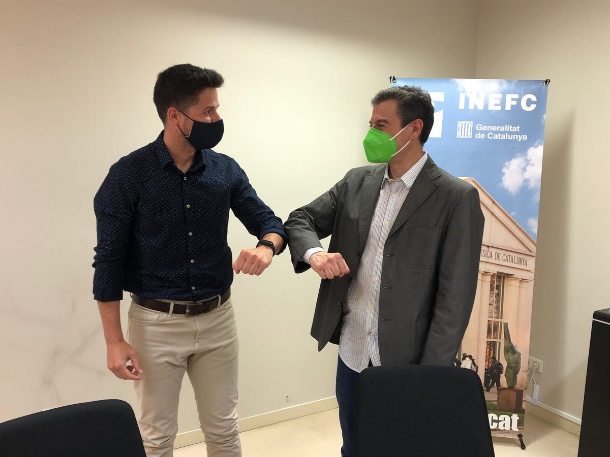 inefcat's tweet photo. 🤝 BEQUES RED | L’INEFC apadrina dues Beques RED.
💫 Les beques s’adrecen a centres educatius per crear la seva Revista Escolar Digital (RED) amb continguts sobre esport i activitat física i amb suport professional.
➡️https://t.co/mx9Y2nsSvl
#SomINEFC 🏛️ #BequesRED https://t.co/euPV0JKisf
