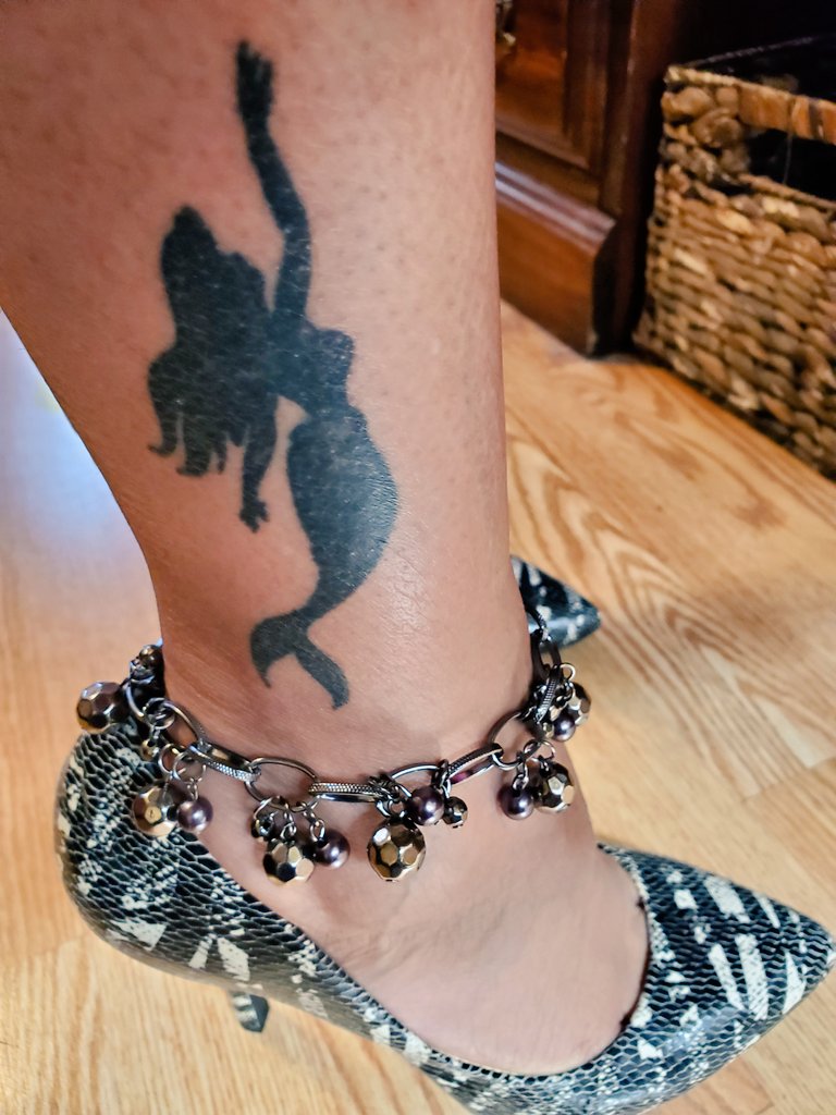 JacquiO69's tweet photo. Hey Jewelry Lovers, dress your ankles up too this summer. #krownjewelzz #jewelrylovers #GetYourKrownJewelzzFIX #braceletanklet #accessorizeDAILY https://t.co/TBlrkap4kA