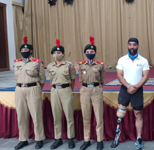 Briyalpriyaa1's tweet photo. Major D.P. Singh is a retired officer of the Indian Army. He is a Kargil War veteran and is known as India's first blade runner.
#majordpsingh
#kargilwar 
#OperationVijay 
@HQ_DG_NCC 
@DteJKL https://t.co/tXDJ8Kx7dP