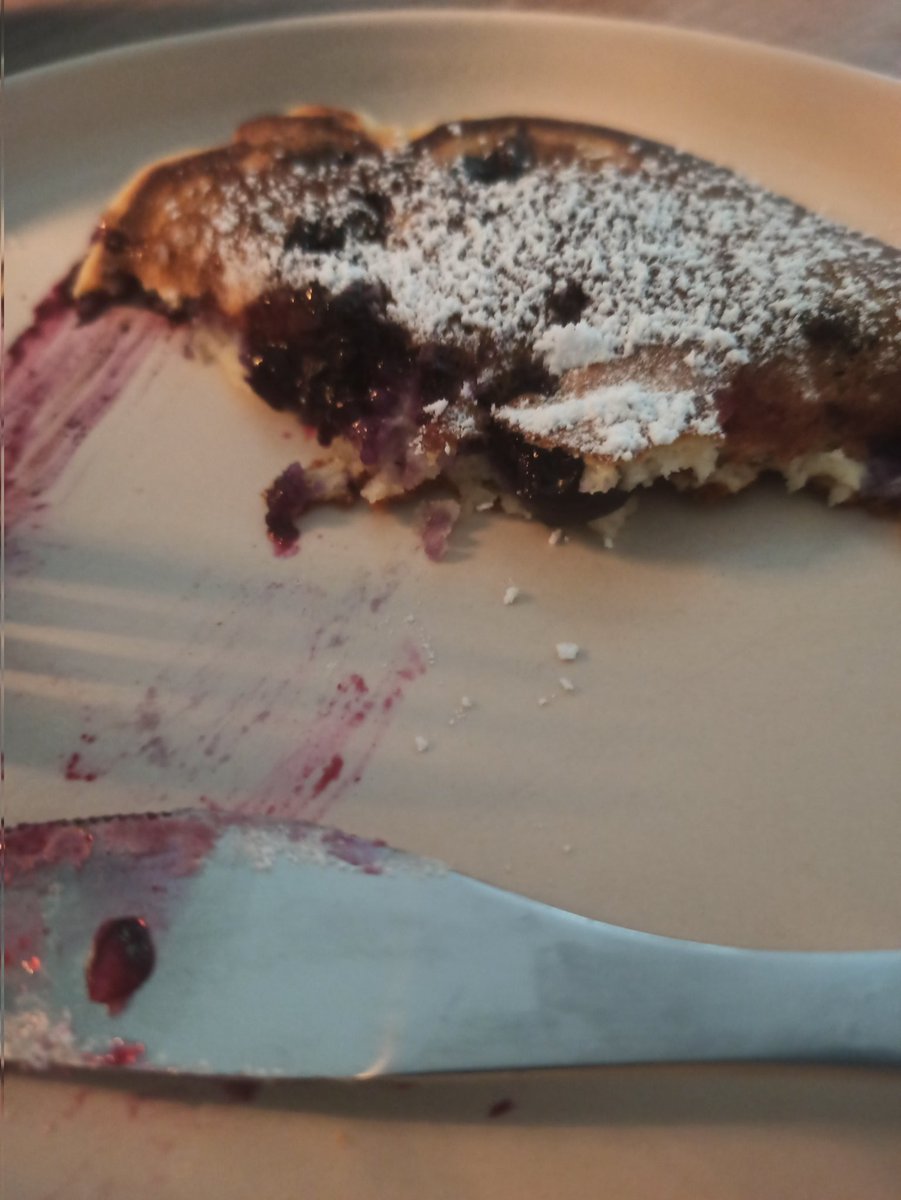Breakfast this morning was a delicious affair. Coffee from <a href="/garyimbibe/">Imbibe Coffee Roasters</a> and I made blueberry pancakes (blueberries from <a href="/ClonannyFarm/">Clonanny Farm</a> ) Recipe from our new cookbook 'Simply Raymond' from <a href="/raymond_blanc/">Raymond Blanc</a> ♥️
