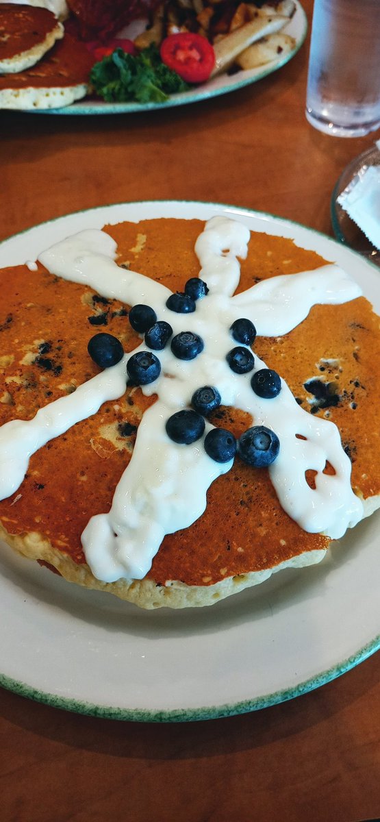 nievescalaycay's tweet image. #DonutHaveDonutsEveryday
This is basically a big donut without a hole.Took longer to eat, too
#TimeToRun