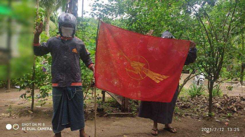 Residents of Kanpauk area in Dawei, Tanintharyi, held a protest against Myanmar's military junta this afternoon (Jul 12), urging people to both wear masks to protect themselves and others from COVID-19 and to keep fighting the coup regime. 

Photos: CJ 

#WhatsHappeningInMyanmar