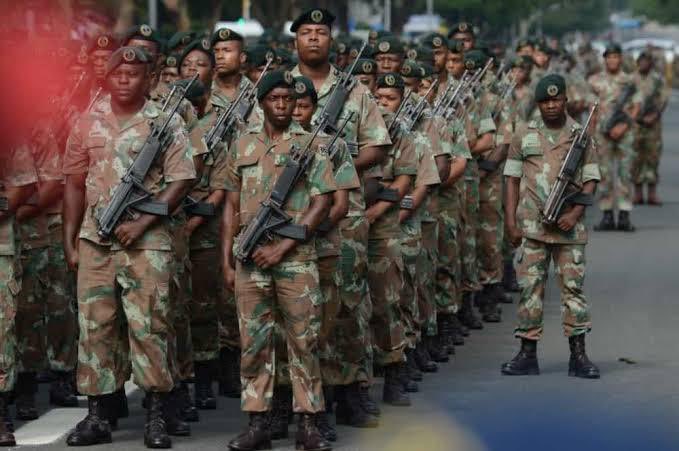 KhosaXikombiso's tweet photo. @Julius_S_Malema We are not ready as fighters this time. Take your wife and kids. https://t.co/R2BdyWZkmL