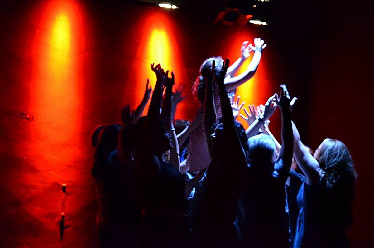 ROMPIENDO LA CADENA. Taller con <a href="/LaNaveCambaleo/">La Nave de Cambaleo</a> 

Dirigido a las vecinas del Barrio de Prosperidad en convivencia con vecinas de Aranjuez. GRATUITO

L19 a S24  16:30 a 19:00 H. 
Sesión abierta al público para compartir resultados S24 a las 21:00 H.
aprendizaje@teatropradillo.com