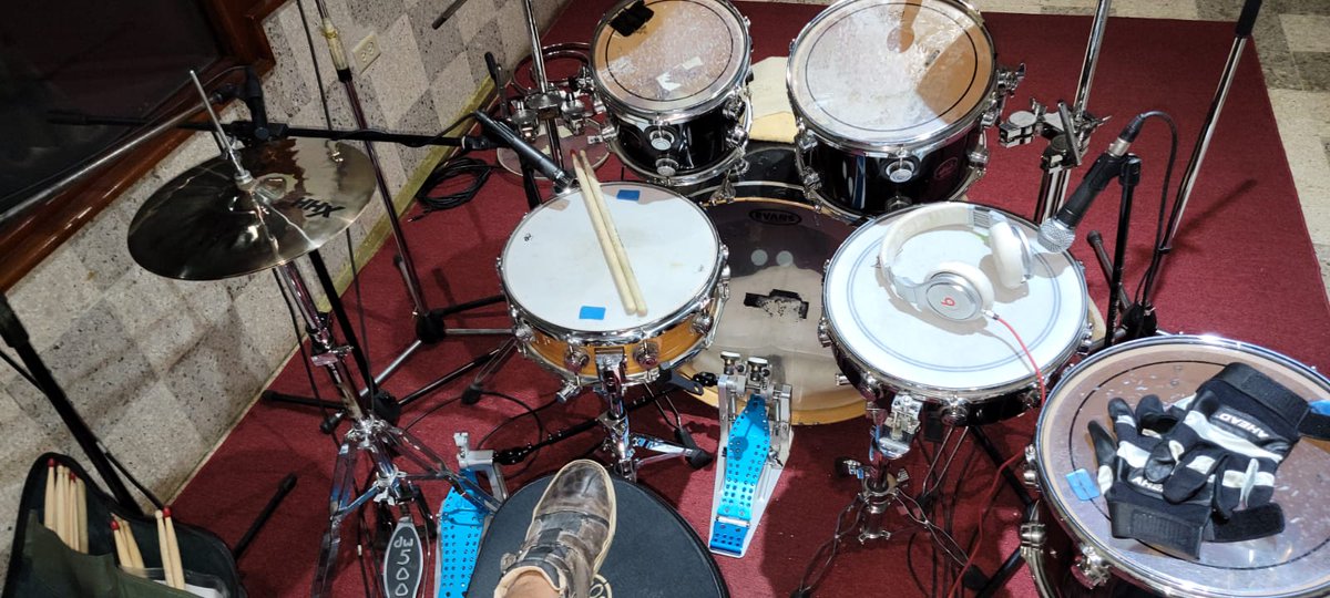 GrooveGalore's tweet photo. More from #Kingston JA π―π²π―π²π―π²
#AnchorStudios #bigmountain working on new CD π₯π₯π₯
#PaulKasticK #GrooveGaloreMuziK #GrooveGalore @GrooveGalore https://t.co/DUtoU3Fjmm