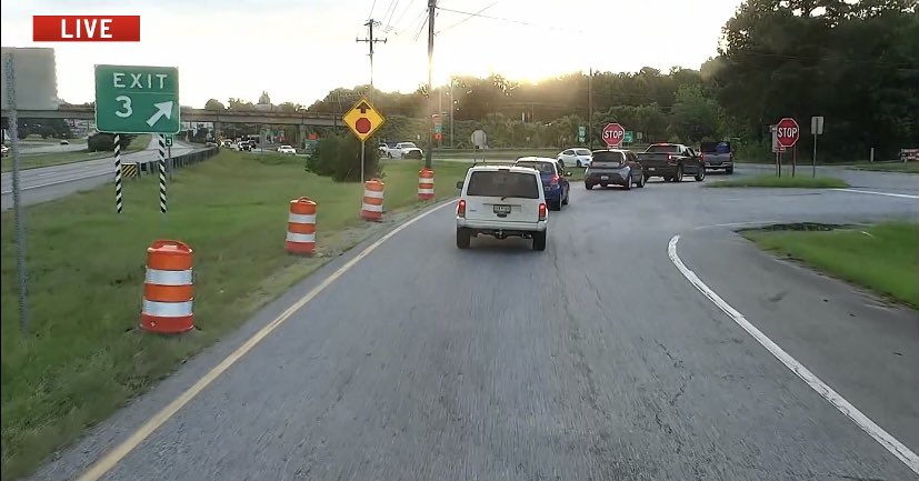 ⚠️ Business I-85 in Spartanburg now closed between Exits 3 and 5. <a href="/CScarpelliTV/">Christine Scarpelli</a> <a href="/goodphotog/">Ryan Goodman</a> giving us a daylight look at detour up now for the next two YEARS. Two bridges being replaced. <a href="/WSPA7/">WSPA 7NEWS</a> #CarolinaMorning ⚠️