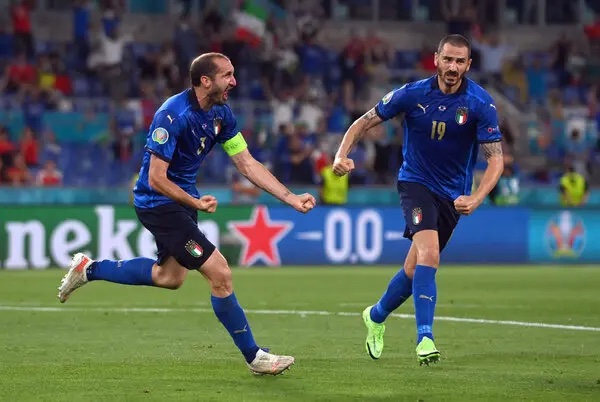 'Leaders of the Week' Great to See the Italian central defensive partnership of Giorgio Chiellini & Leonardo Bonucci achieve the glory their careers have deserved last night 2 amazing leaders who lead by example on and off the pitch! #EURO2020 #Leaders