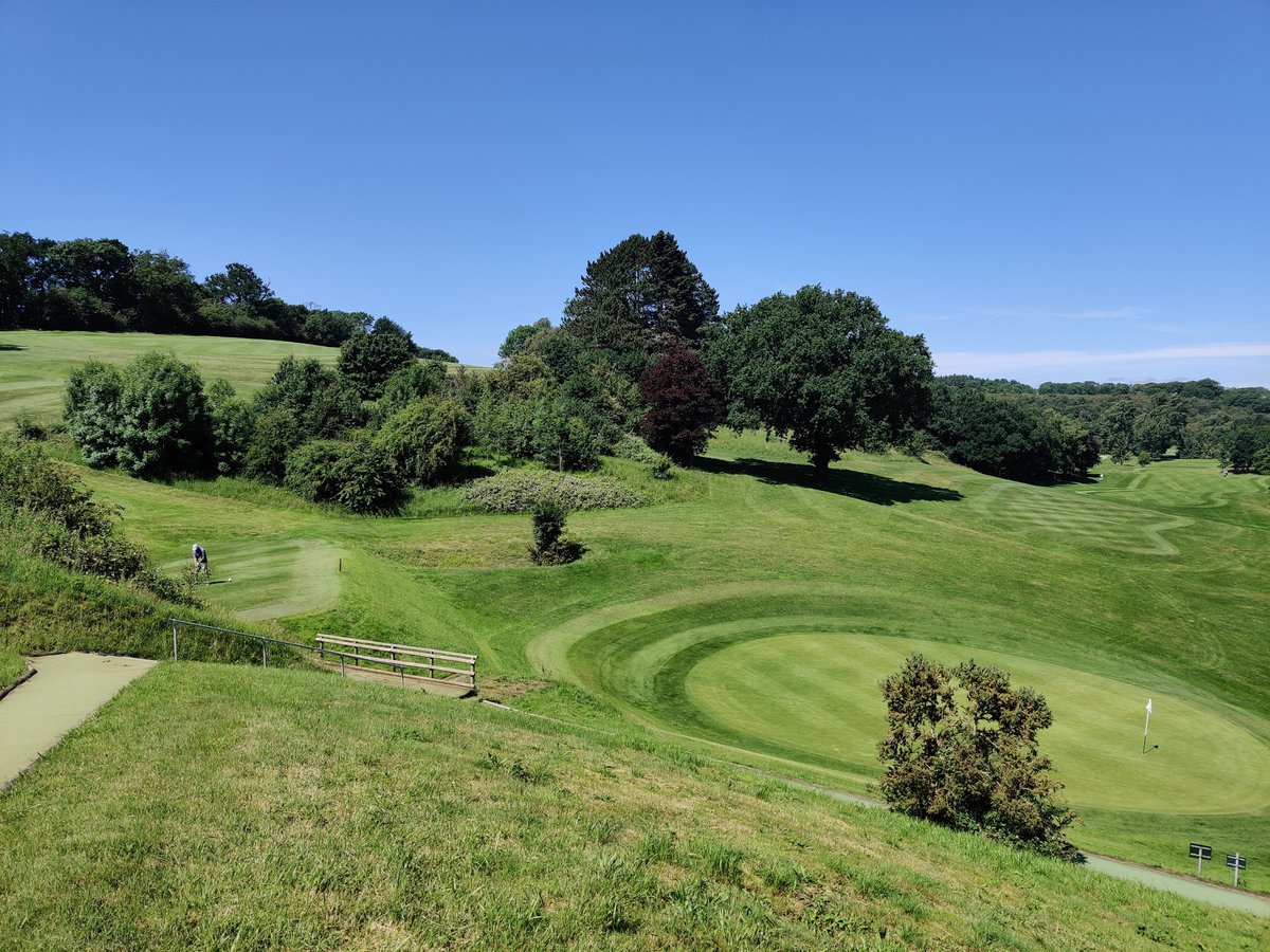 On Tuesday the 20th July we are inviting all ladies to come to the club to find out about our Gateway to Golf Program, which is specifically designed for people who are ‘new to golf’. Enjoy a putting competition with a great prize – lunch for two at our very popular carvery.