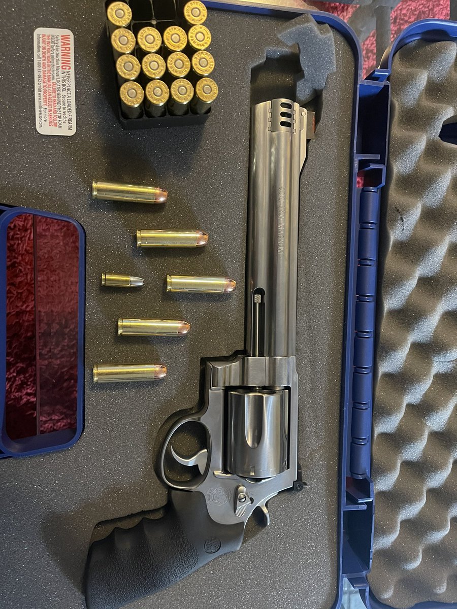 theerizzler72's tweet photo. The difference between men and boys is the size of their toys! #500magnum https://t.co/hCod96BEDp