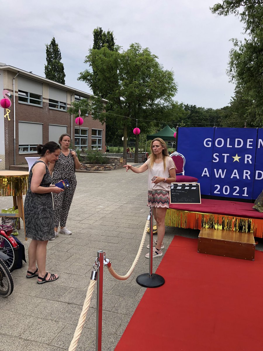 Sterredans's tweet photo. Wij zijn er bijna klaar voor! Musical groep 8!
#vieren #opgepasteafstand #verbinding #jenaplan https://t.co/EfWgG2d10a