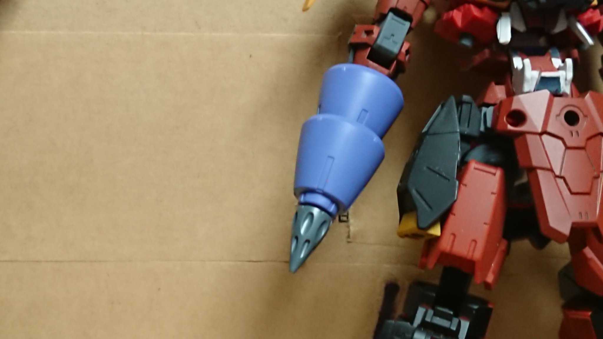 レンポウノシロイヤツ On Twitter 30mm ガガガ ガンメン お直し中の2体 ガガガは大腿部からトゲが出ていたのを膝から出ているようにし ガンメンはドリルに見立てたクローをドリルに スペクラの部品が役に立ちます Https T Co Qznf7lk1sf Twitter